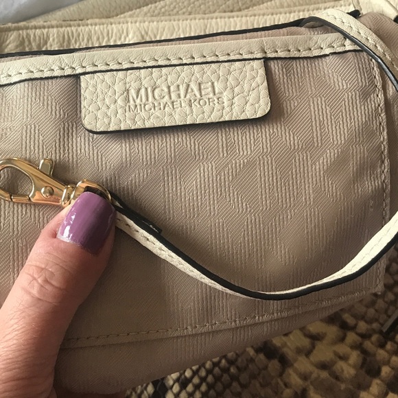 MICHAEL Michael Kors Julia Ecru Medium Shoulderbag- Snakeskin pattern - Picture 5 of 10